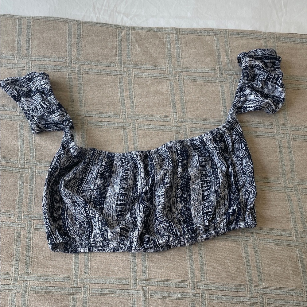 White and blue cropped Top